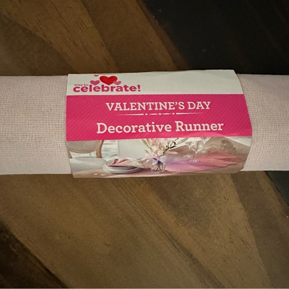 LIMITED TIME $5 ITEM!! Elegant Pink Decorative Table Runner - Picture 3 of 6